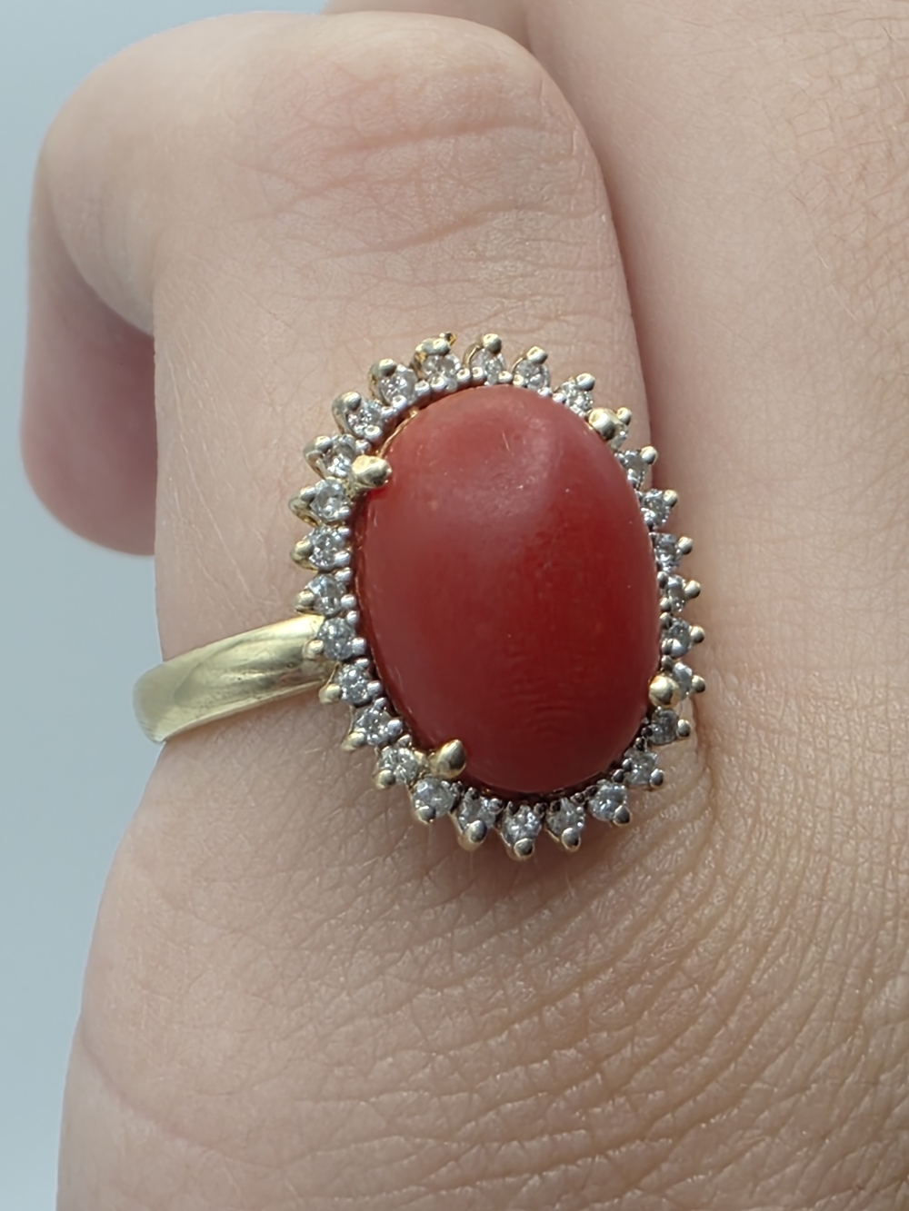 14K YELLOW GOLD NATURAL RED CORAL DIAMONDS RING!